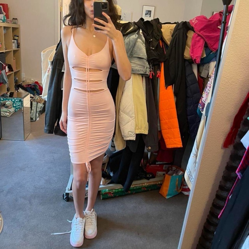 PrettyLittleThing Light Pink Ruched Mini Dress - Picture 2 of 4